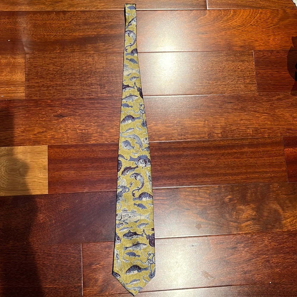 Audrey Buchner FISH Tie, Blue & Gold 100% European Silk Hand Tailored 4"  1980s - Picture 2 of 10